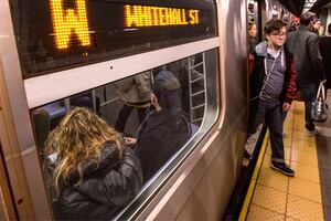 Proponen viajes gratis en el Metro de Nueva York para 1 millón de ciudadanos: quiénes se beneficiarán y cómo