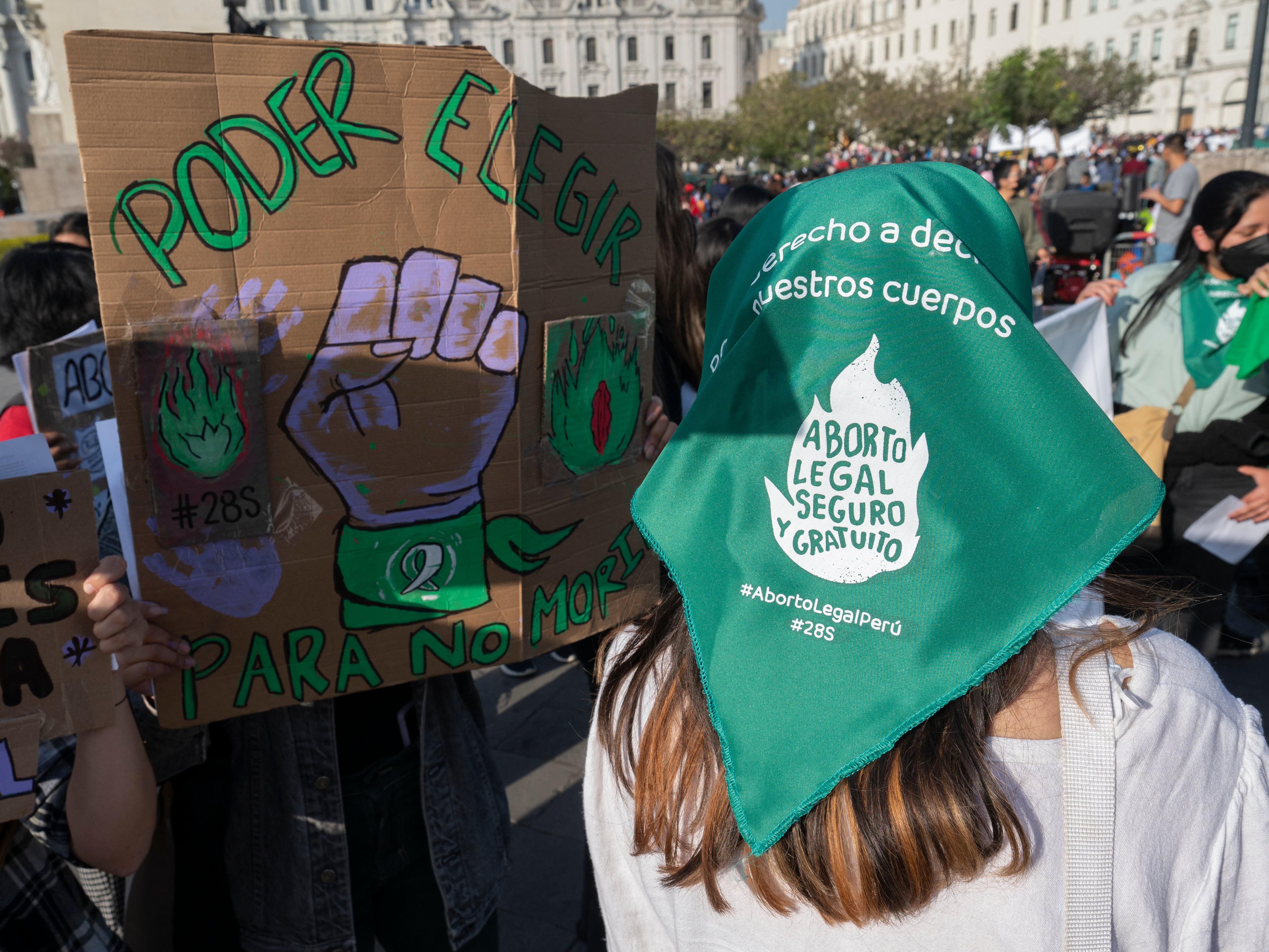 El congresista Alejandro Muñante sostuvo que dentro de las actividades de las ONG está la promoción de "fines ilícitos como es el aborto indiscriminado". (Foto de Cris BOURONCLE / AFP)