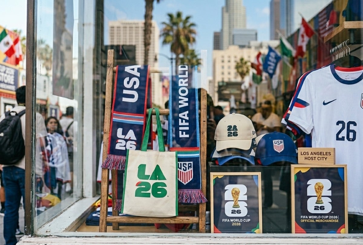 El Mundial 2026 en Los Ángeles ya se vive en las calles con productos, actividades y espacios dedicados a los aficionados. | Crédito: Imagen creada por El Comercio MAG usando Gemini