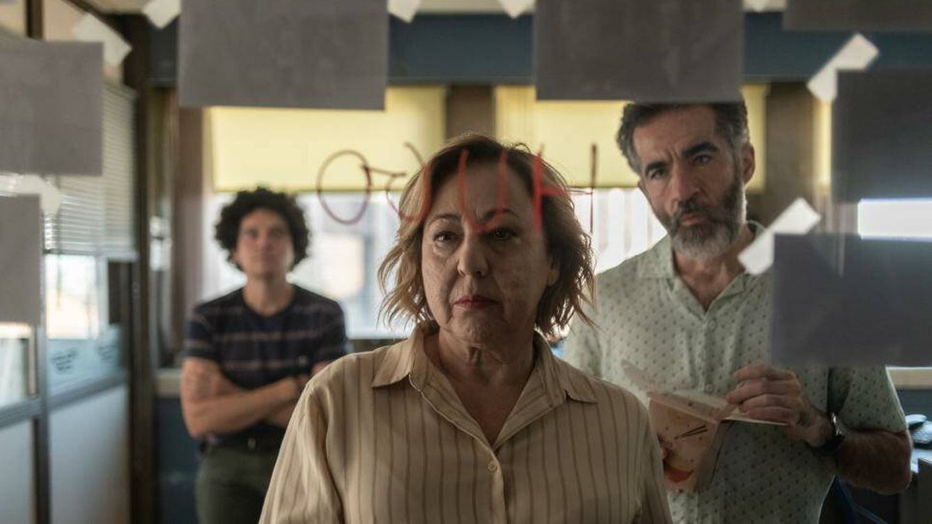 Carmen Machi tiene el papel de la investigadora que tiene el caso el asesinato (Foto: Netflix)