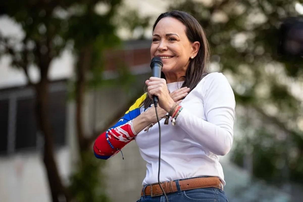 Fotografía de archivo de la líder opositora María Corina Machado, hablando durante un acto de campaña en Caracas (Venezuela). (Foto: EFE/ Ronald Peña R)