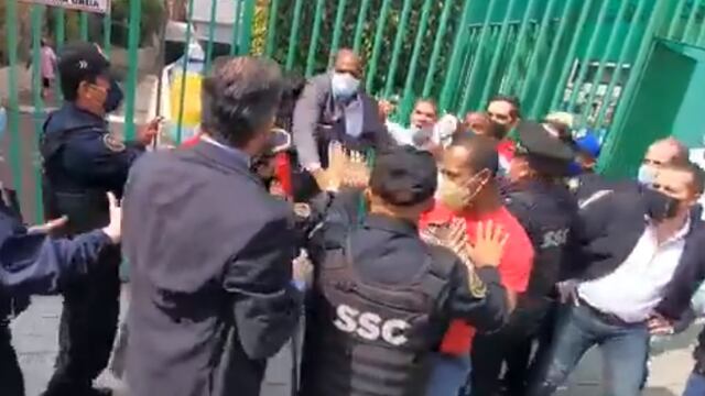 Funcionarios de la Embajada de Cuba en México se enfrentan a manifestantes | VIDEOS