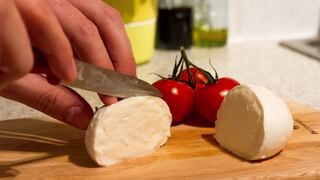 Este es el queso más saludable para el corazón recomendado por un cardiólogo en California