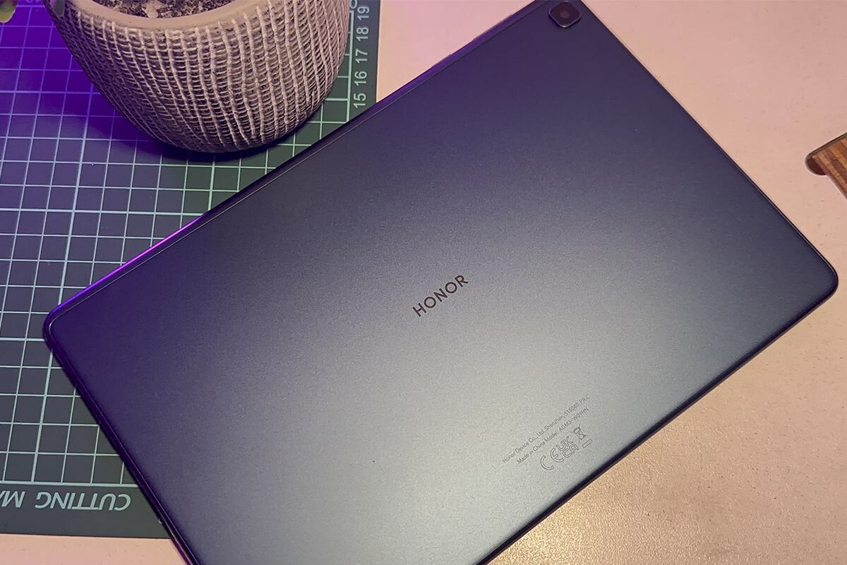 REVIEW | El Honor Pad X8 cuenta con una estructura de 240,2 x 159 x 7.55 mm y pesa alrededor de los 460 gramos. (Foto: MAG - Rommel Yupanqui)