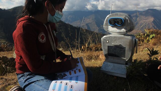 Kipi: la robot que enseña en quechua a los niños de las comunidades del VRAEM