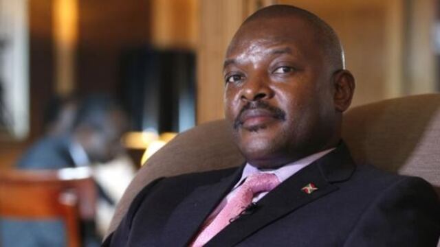 Alumnos van presos por garabatear foto de presidente de Burundi