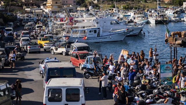 Italia: nueve migrantes muertos y cerca de 20 desaparecidos en naufragio en la isla Lampedusa 