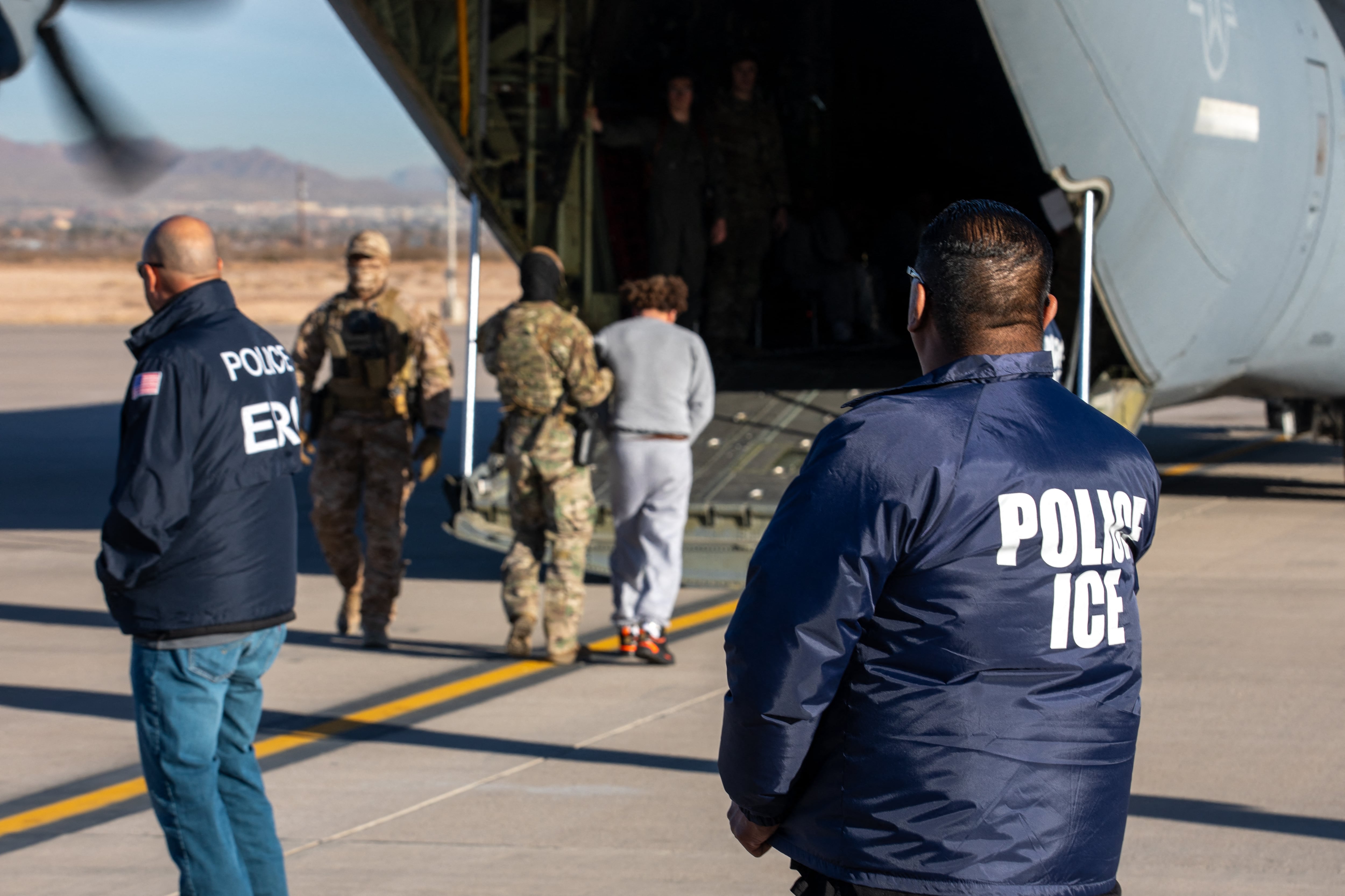 El DHS asegura que millones de inmigrantes han salido del país entre deportaciones y autodeportaciones. | Crédito: AFP