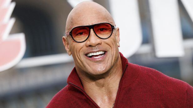 El actor Dwayne Johnson en la alfombra roja de "Código: Traje rojo" realizada en Londres. EFE/EPA/TOLGA AKMEN