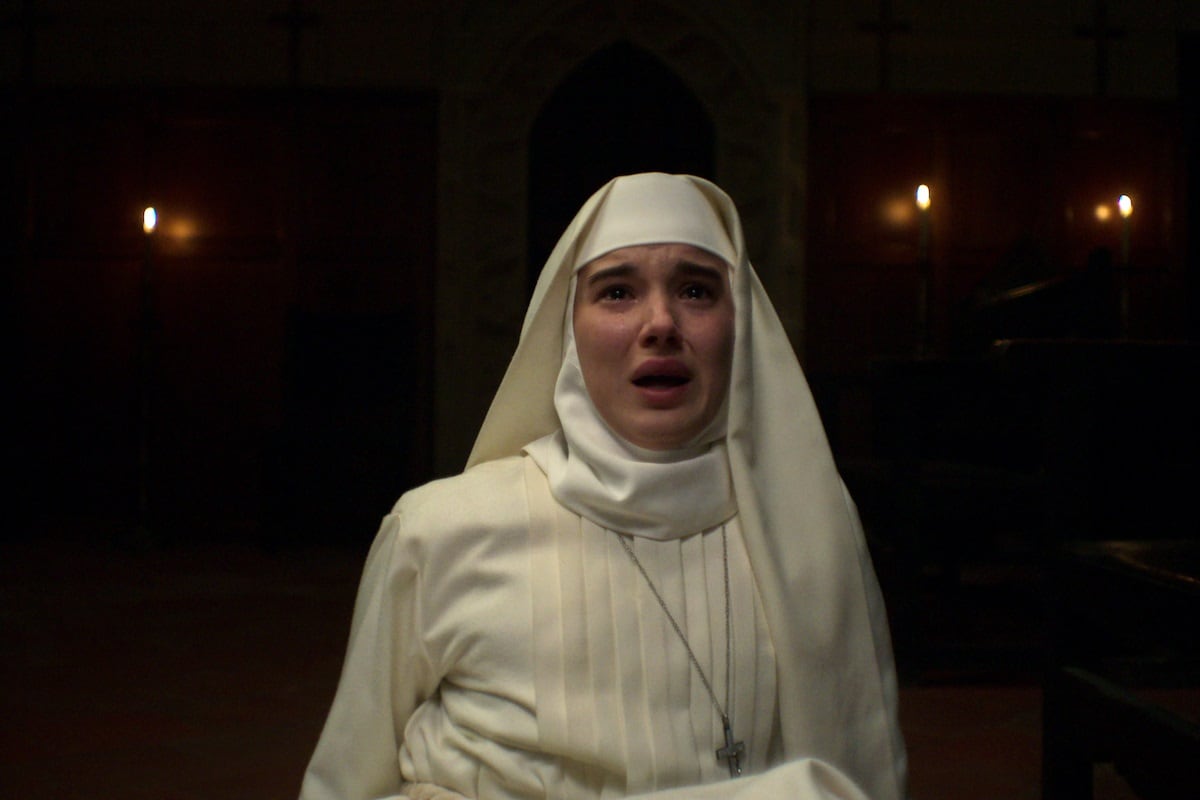 Aria Bedmar como la hermana Narcisa en la película española "Hermana Muerte" (Foto: Netflix)
