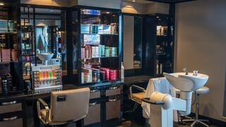 Los servicios que debes evitar al ir a un salón de belleza, según una experta