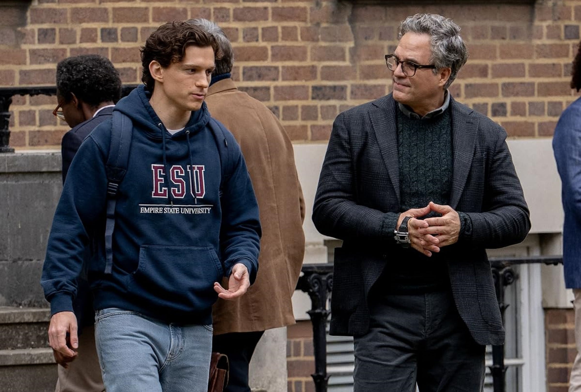 Peter Parker (Tom Holland) busca a Bruce Banner (Mark Ruffalo) para resolver sus dudas sobre el inhibidor que utiliza para mantener controlado a Hulk en la película "Spider-Man: Brand New Day" (Foto: Sony Pictures Releasing)