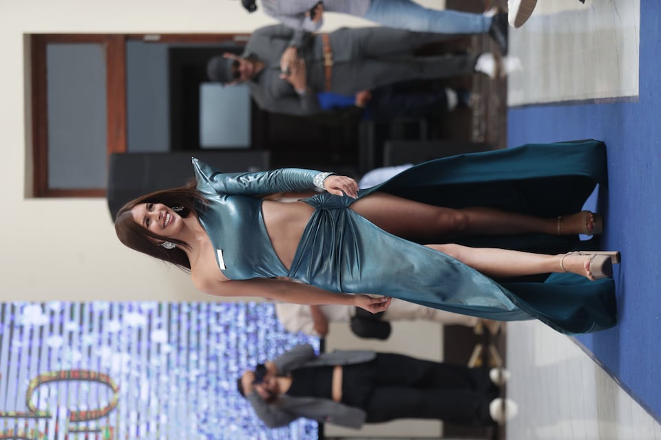 Varias de las participantes, como Daniela Feijo, Flavia López, Jimena López, Rosario Gutiérrez y Jannis Muller, posaron juntas durante la ceremonia. (Foto: Julio Reaño / @photo.gec)