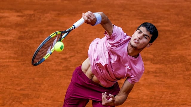 Carlos Alcaraz se pronuncia tras perder ante Sinner en Wimbledon: “Me voy con la cabeza en alto”