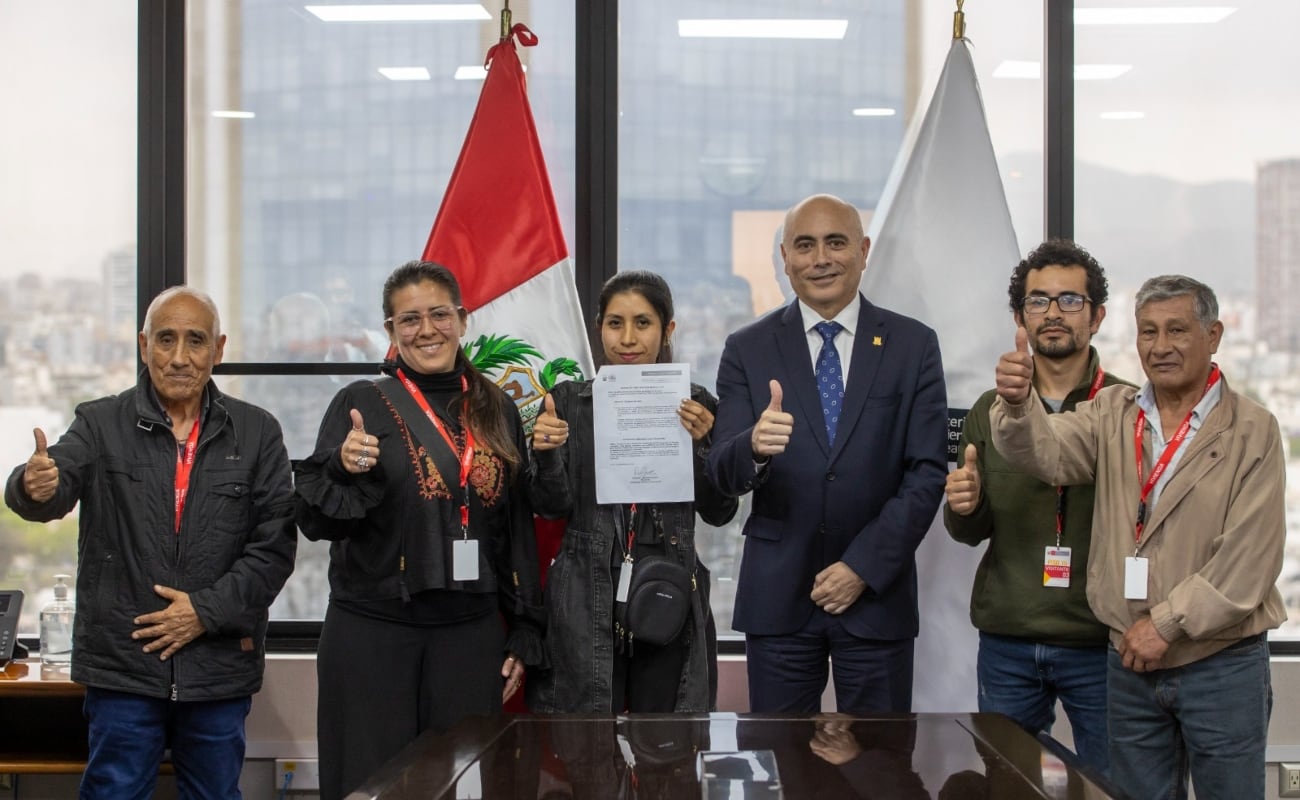 El ministro de Vivienda, Construcción y Saneamiento (MVCS), Durich Whittembury, firmó la autógrafa de ley que modifica el Bono Familiar Habitacional (BFH) y crea el nuevo “Bono Justo”.