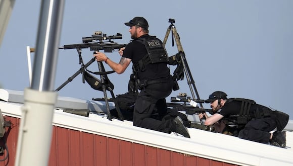 Francotiradores de la policía responden a disparos durante un mitin de Donald Trump en Pensilvania, Estados Unidos. (AP / Gene J. Puskar).
