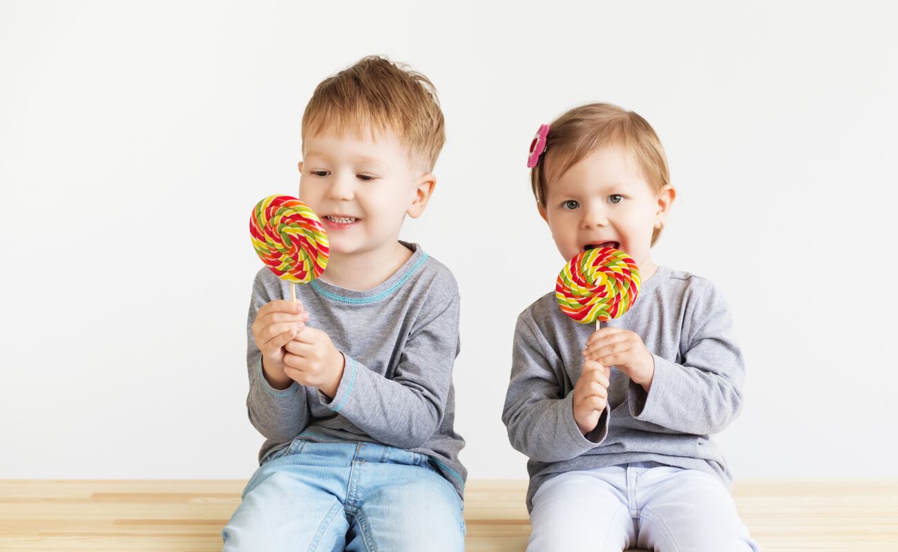 Introducir azúcar demasiado pronto puede aumentar el riesgo de obesidad, diabetes y problemas metabólicos.