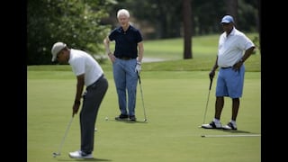 Obama juega golf con Bill Clinton en sus vacaciones veraniegas