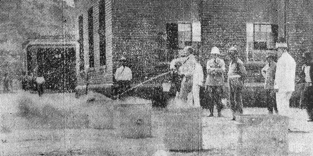 La demostración práctica incluyó distintos materiales inflamables. En todos funcionó (Foto: Archivo Histórico de El Comercio)