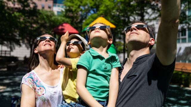 ¿Cómo observar de manera segura el eclipse solar del lunes 8 de abril? Sigue estas recomendaciones