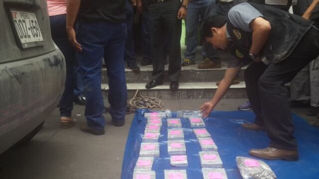 Ancón: 27 paquetes de droga fueron hallados dentro de camioneta