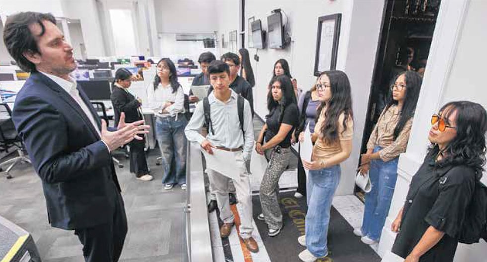 Diario Lab Estudiantes del Lab de El Comercio visitan la redacción del diario | EL ...