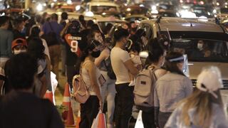 Surco: se registran aglomeraciones en los exteriores del Jockey Plaza en la víspera del domingo de inmovilización social | VIDEO