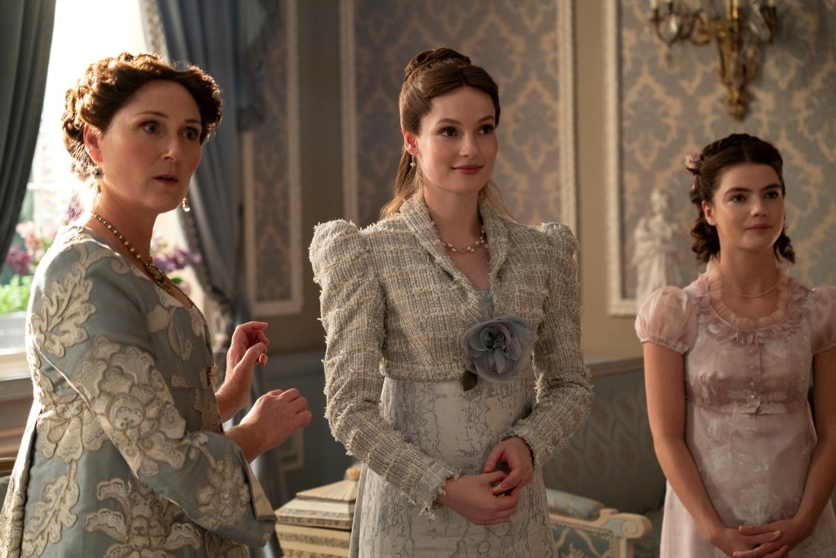 Lady Violet, Francesca y Hyacinth en una escena de la tercera temporada de la serie "Bridgerton" (Foto: Netflix)