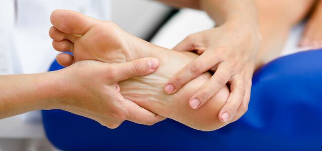 3 errores comunes al cuidar los pies que pueden causar serios problemas