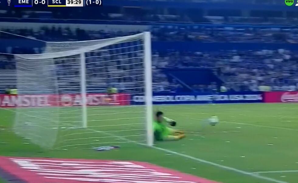 El portero Renato Solís se mostró seguro ante lo que pudo ser la primera conquista del conjunto ecuatoriano.