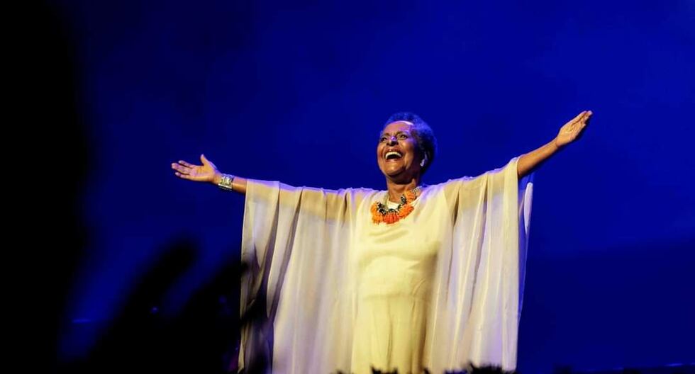 Hoy, 24 de mayo, Susana Baca celebra su 80 cumpleaños, una fecha que marca su increíble trayectoria y contribuciones a la música y la cultura afroperuana.