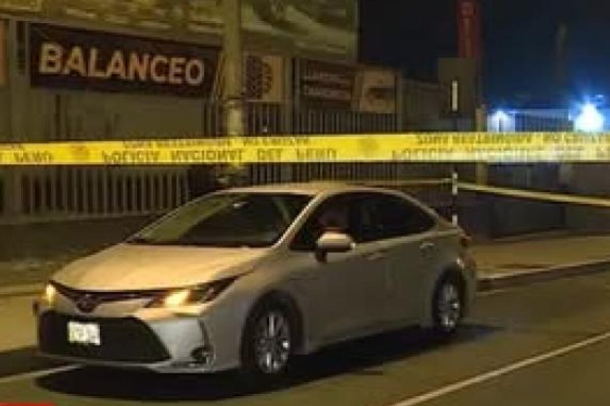 Un conductor fue herido de bala tras ser interceptado por sujetos armados en motocicleta en La Molina. (Foto: Captura / América Noticias)