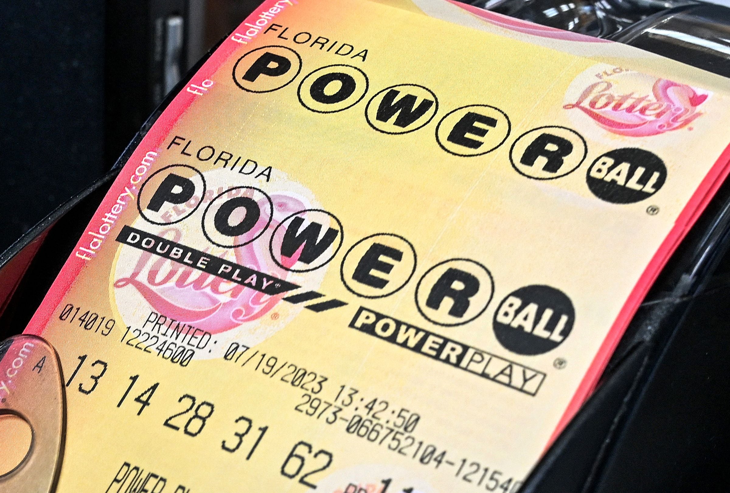 Revisa esta nota para conocer los números ganadores del Powerball en el sorteo del 03/06/2026 y averiguar si el premio mayor ya tiene dueño. (Foto: GIORGIO VIERA / AFP)