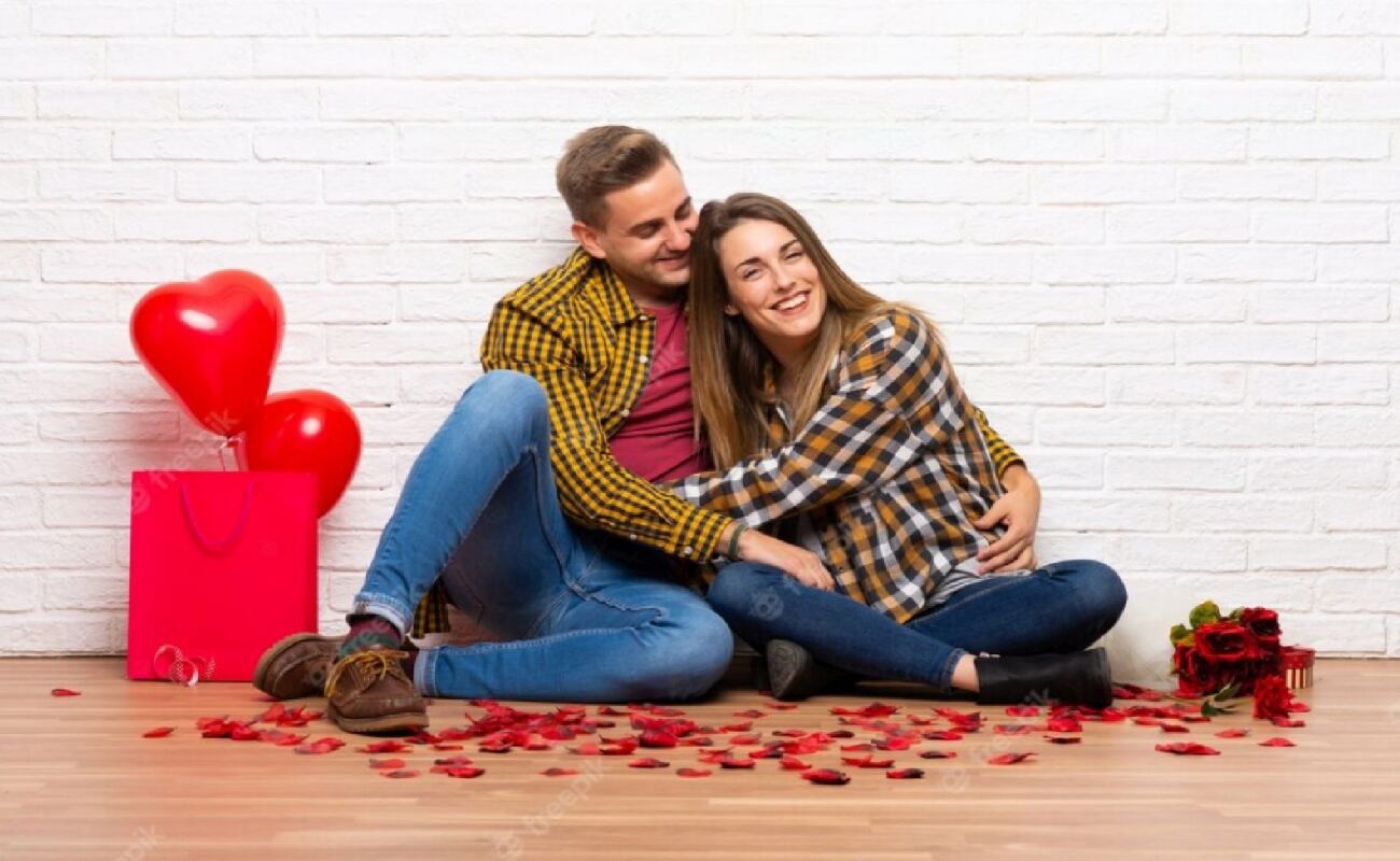 Durante el Día de los Enamorados las parejas suelen regalarse flores, chocolates, cartas de amor y otros presentes en los que demuestran el cariño que se tienen.