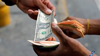  “Me dan un billete de US$20 por 18 billetes de US$1”: los problemas de encontrar cambio en dólares en Venezuela