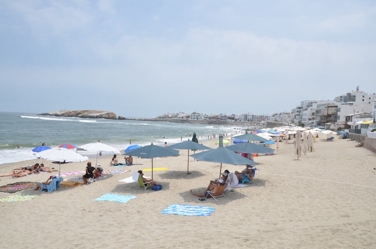 Cerca de Lima, las playas del sur chico son escenarios excelentes para una escapada corta en moto.