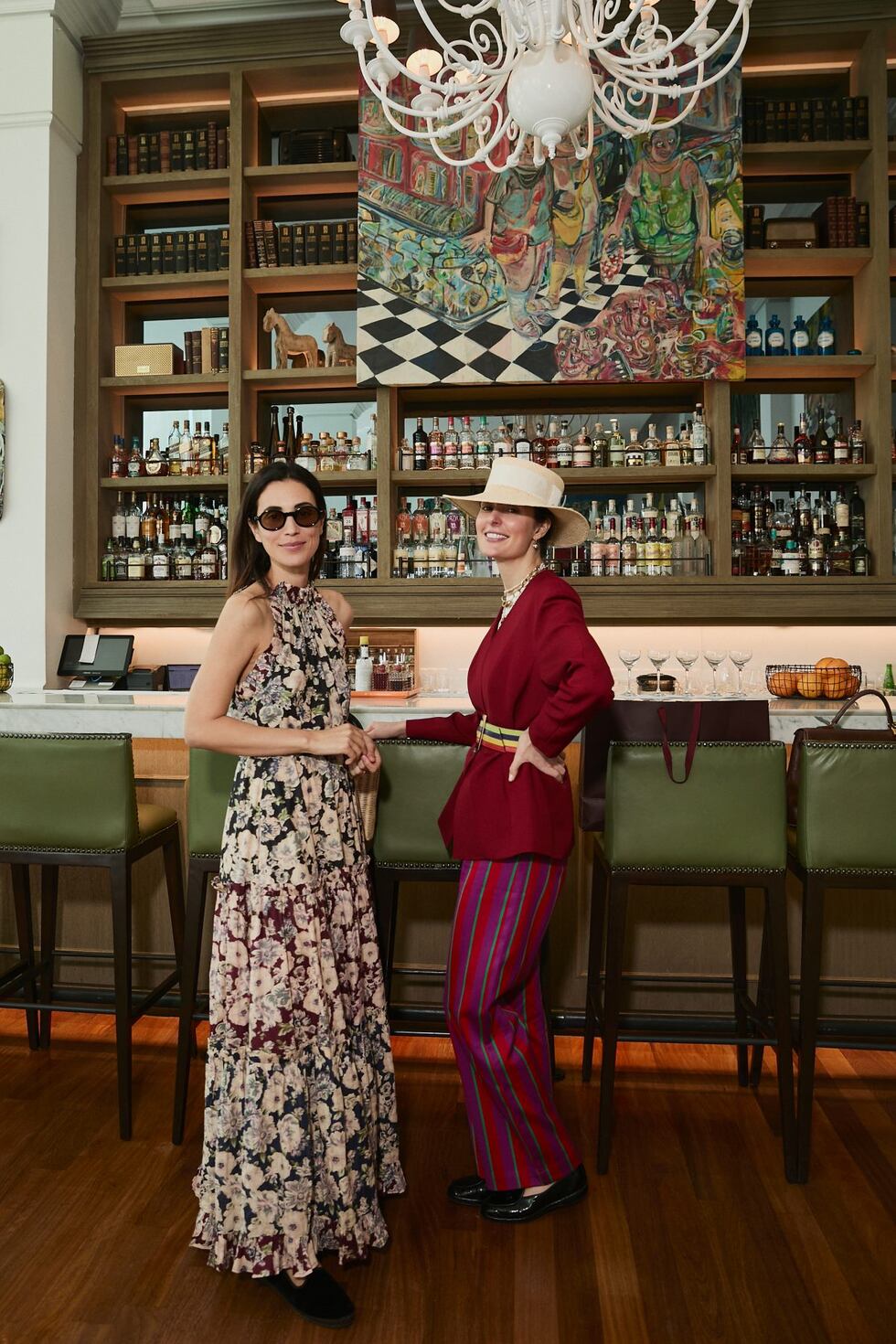 Sassa de Osma y María de la Orden en el almuerzo privado de Belmond y Don't Panic, que celebró la conexión entre el arte, la moda y el lujo contemporáneo. Tragaluz, Miraflores.