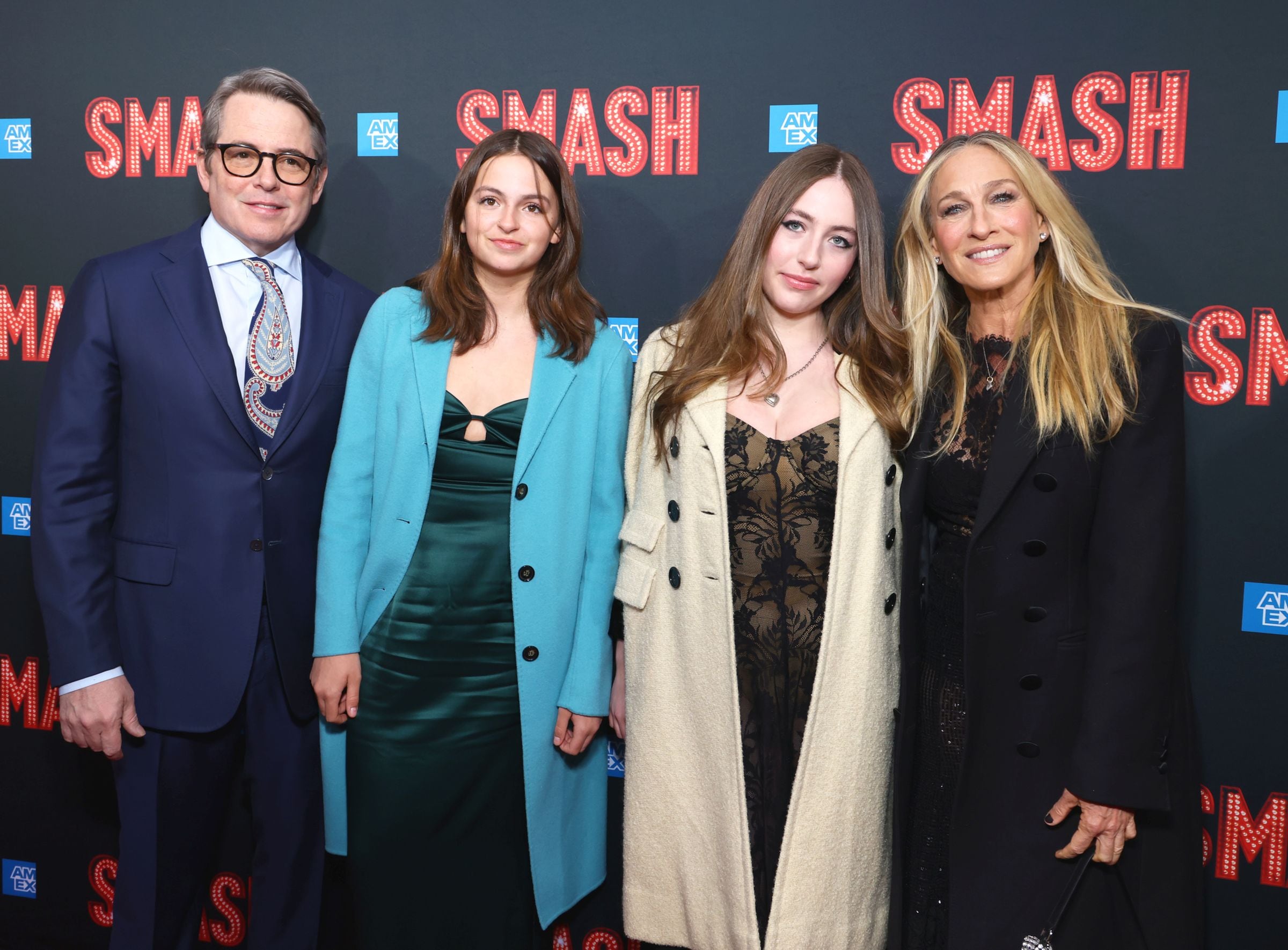 Sarah Jessica Parker junto a sus hijas Marion Loretta Elwell y Tabitha Hodge, y su esposo Matthew Broderick. (Foto: Stephanie Augello / Variety vía Getty Images)