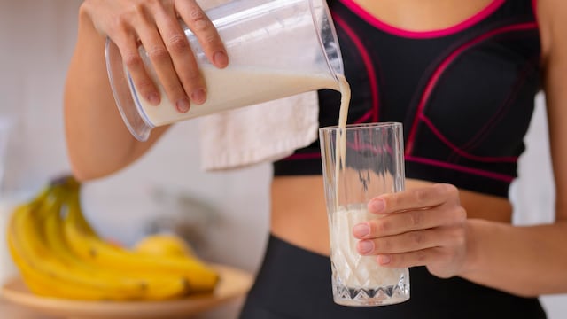 El batido de avena que TikTok llama el “Ozempic natural”, ¿realmente funciona?