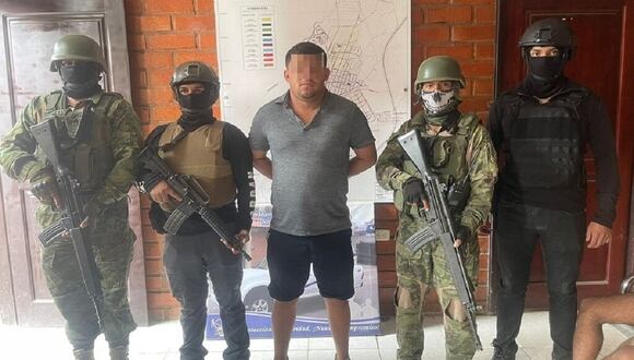 Las Fuerzas Armadas de Ecuador capturan a Vicente Simón A., alias 'Vicente', supuesto líder de Los Lobos. (Foto de Twitter/X @FFAAECUADOR)