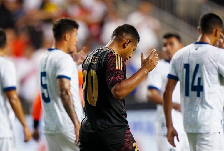 El atacante nacional fue autocrítico respecto a la poca cuota goleadora que tiene la blanquirroja a una semana del inicio de la Copa América.