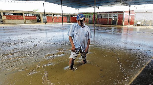 Hace cuatro años, el colegio Genaro Martínez Silva en Pedregal Grande se inundó en lodo. Las aulas colapsaron. (Foto: Alonso Chero: Enviado Especial/El Comercio).