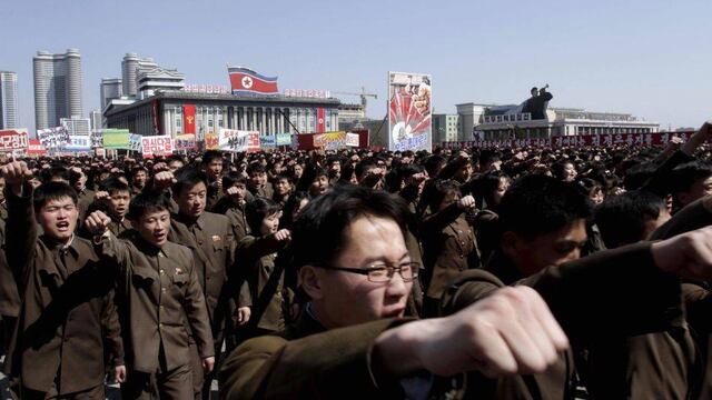 FOTOS: miles de soldados norcoreanos se volcaron a las calles para respaldar amenazas contra Estados Unidos