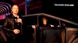Elon Musk entrega su Cybertruck: el futurista pick-up eléctrico de Tesla tiene un costo de US$60.990 | VIDEO