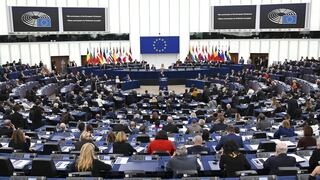 Parlamento Europeo aprueba paquete de ayuda a Ucrania por 18.000 millones de euros