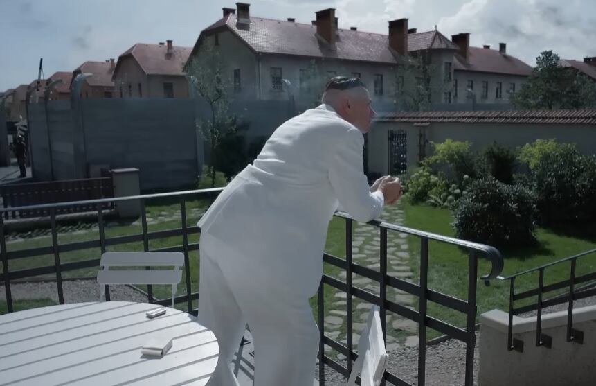 Christian Friedel en un brillante papel como el comandante Rudolf Höss. (Foto: A24)