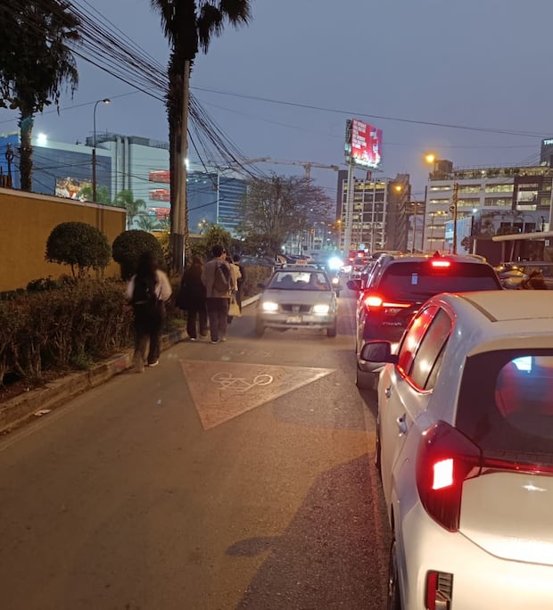 El jirón La Floresta es muy transitado desde el paradero del Icpna hasta Evitamiento.