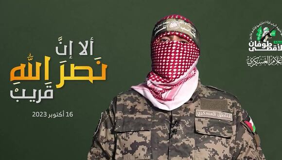 Una imagen tomada de un video publicado por la oficina de medios del movimiento palestino Hamás en Gaza en su canal oficial Telegram el 16 de octubre de 2023 muestra a Abu Obeida, portavoz del ala militar de Hamás, las Brigadas Ezzedine al-Qassam. (AFP).