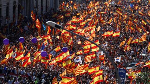 “Cataluña es España”: cientos de miles clamaron en Barcelona por la unidad