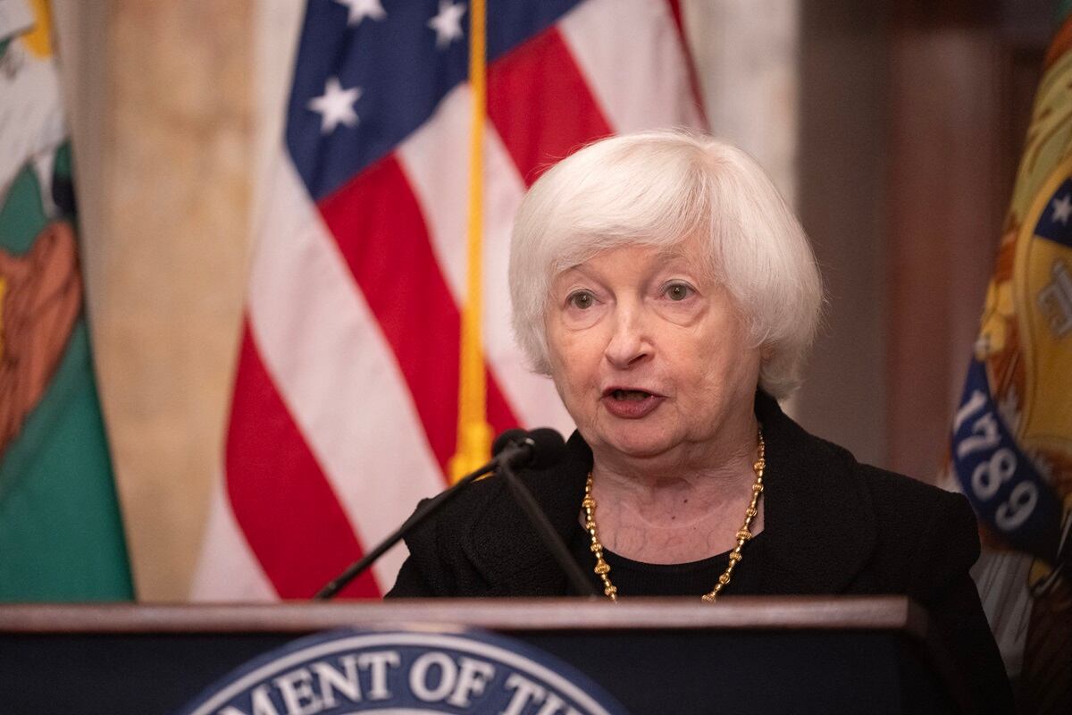 La secretaria del Tesoro de Estados Unidos, Janet Yellen, habla durante una conferencia de prensa en el Departamento del Tesoro en Washington, DC, el 22 de octubre de 2024. (Foto de Roberto SCHMIDT / AFP)